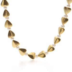 Pewter necklace with a gold finish - alternating hearts & freshwater pearls